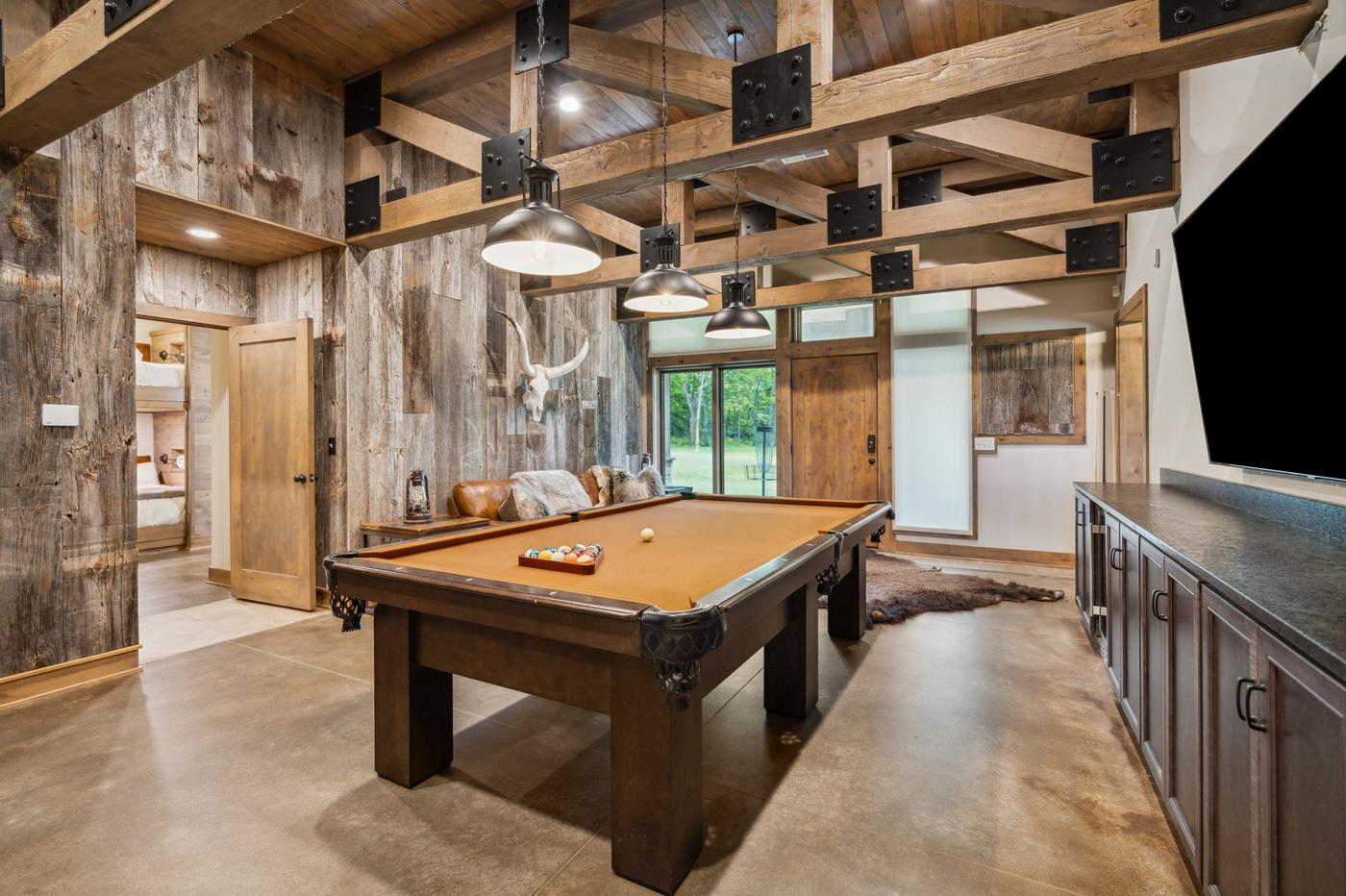 Game room alternate view